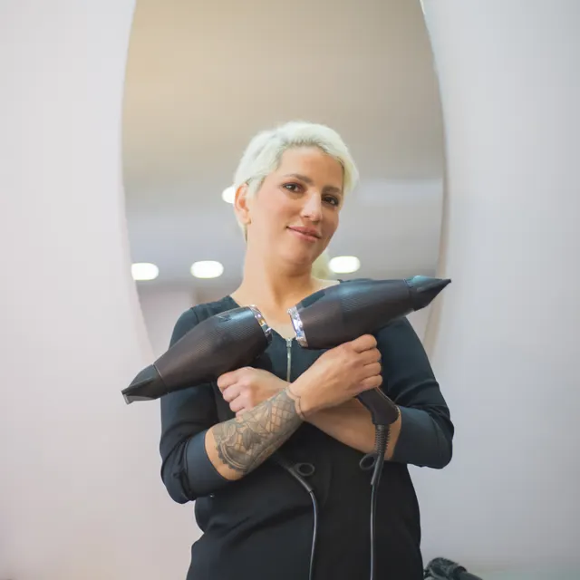 Inès, coiffeur chez LaJoie Coiffure