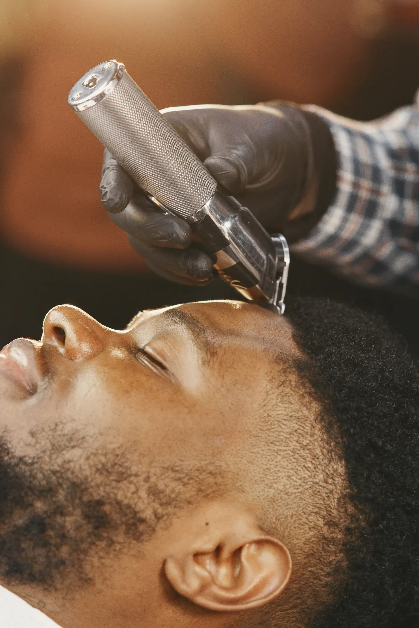 Dégradé réalisé à la tondeuse sur cheveux crépus