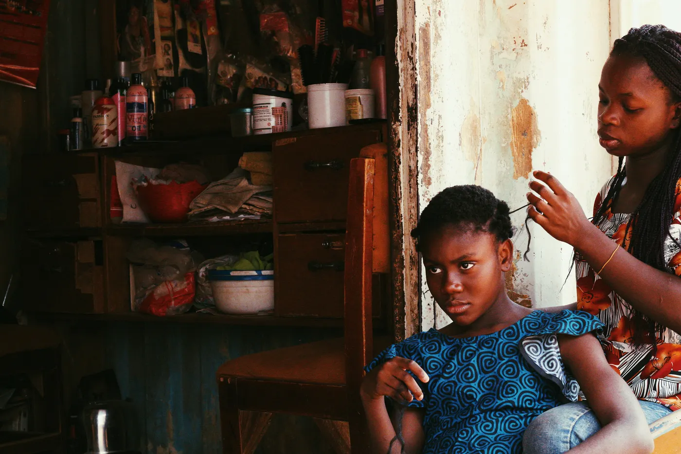 Tressage patient, mèche après mèche